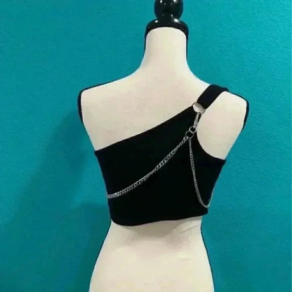 ⭐️ New with tags LF emma and Sam size xs black shirt with chains - Picture 4 of 5